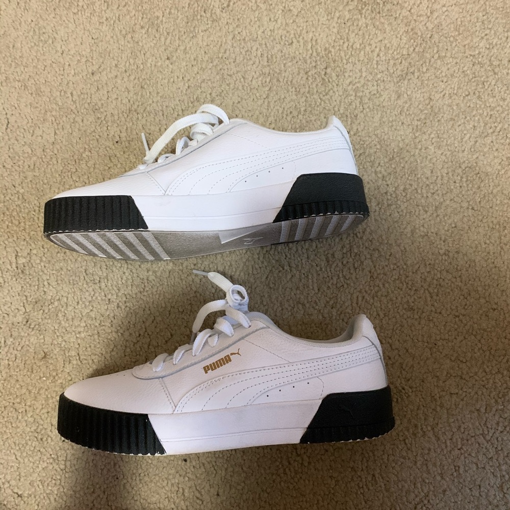 Women’s puma shoes: size 7